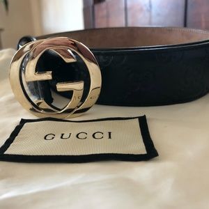 Authentic Gucci Signature leather belt